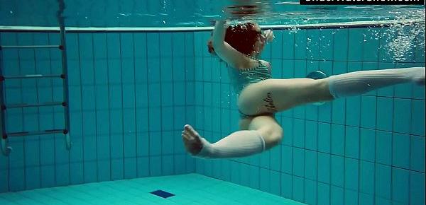  Big titted Dashka bounces body underwater